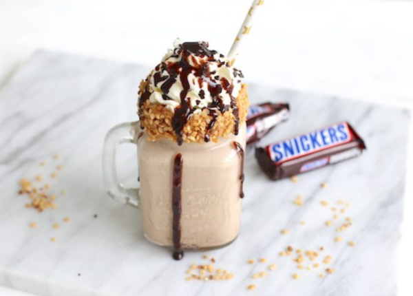 Snickers milkshakes(سنيكرز)